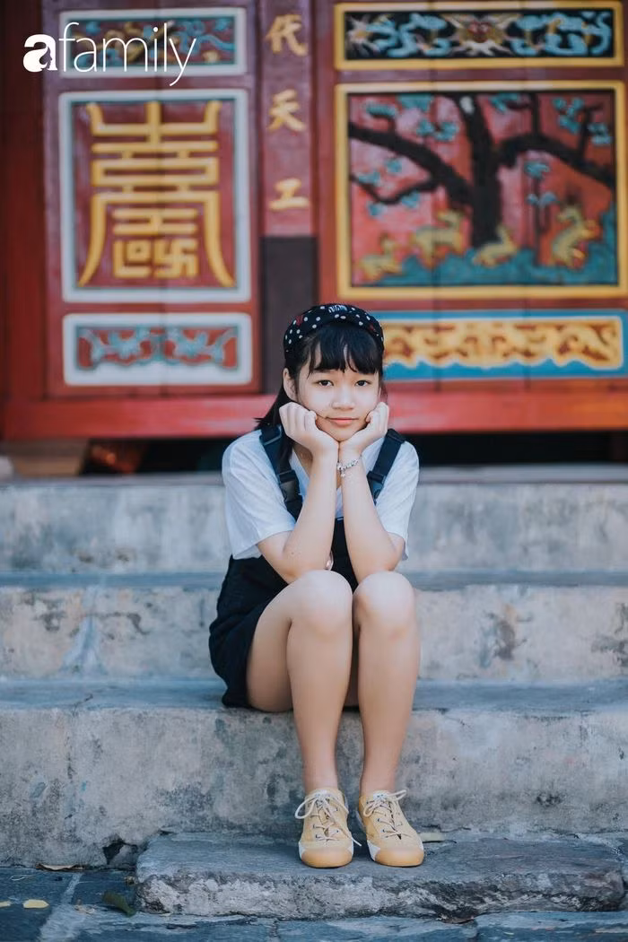 Bé gái lớp 6 học mẹ làm bánh vừa ngon vừa đẹp, nhìn thành quả ai cũng trầm trồ