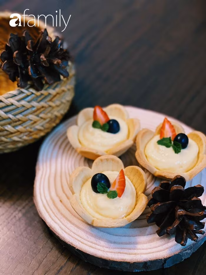Bánh tart nhân custar hoa quả rất nghệ thuật.