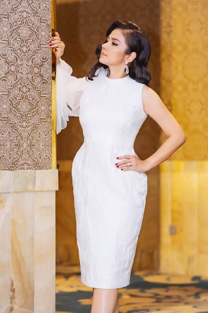 Xấp xỉ tuổi 50 vẫn trẻ đẹp, Việt Trinh tuyên bố độc thân suốt đời ảnh 14