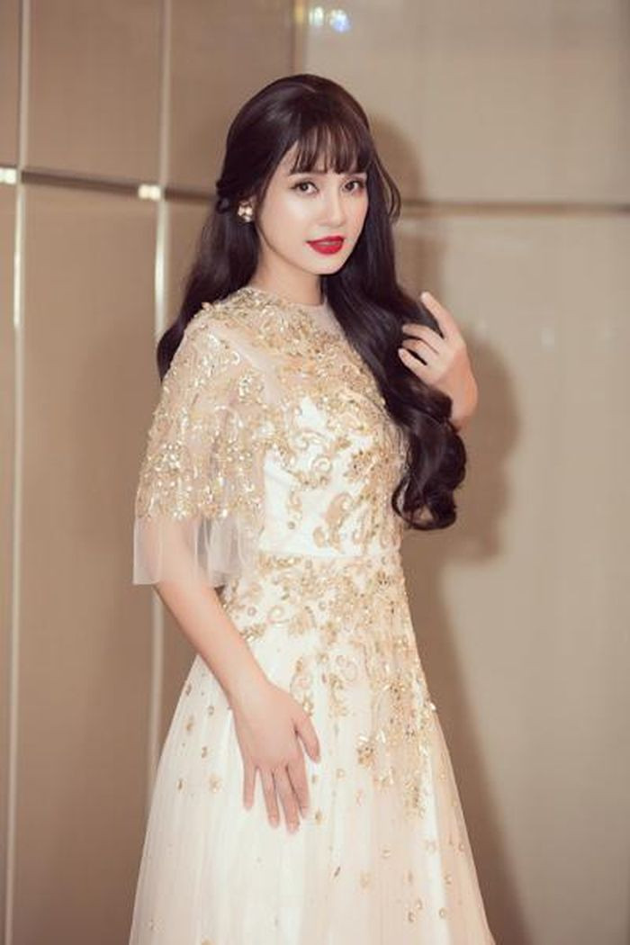 Xấp xỉ tuổi 50 vẫn trẻ đẹp, Việt Trinh tuyên bố độc thân suốt đời ảnh 16 Xấp xỉ tuổi 50 vẫn trẻ đẹp, Việt Trinh tuyên bố độc thân suốt đời ảnh 16