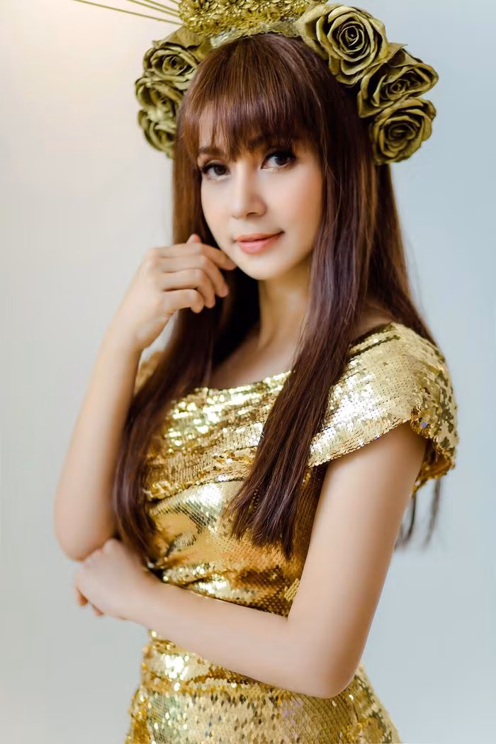 Xấp xỉ tuổi 50 vẫn trẻ đẹp, Việt Trinh tuyên bố độc thân suốt đời ảnh 17