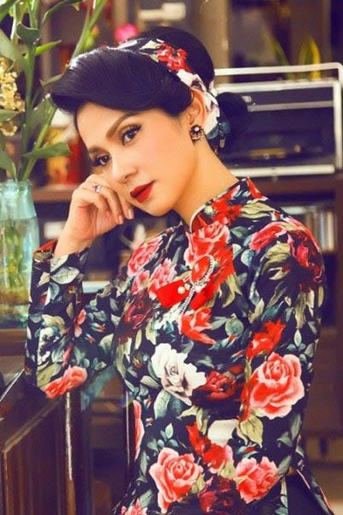 Xấp xỉ tuổi 50 vẫn trẻ đẹp, Việt Trinh tuyên bố độc thân suốt đời ảnh 7 Xấp xỉ tuổi 50 vẫn trẻ đẹp, Việt Trinh tuyên bố độc thân suốt đời ảnh 7