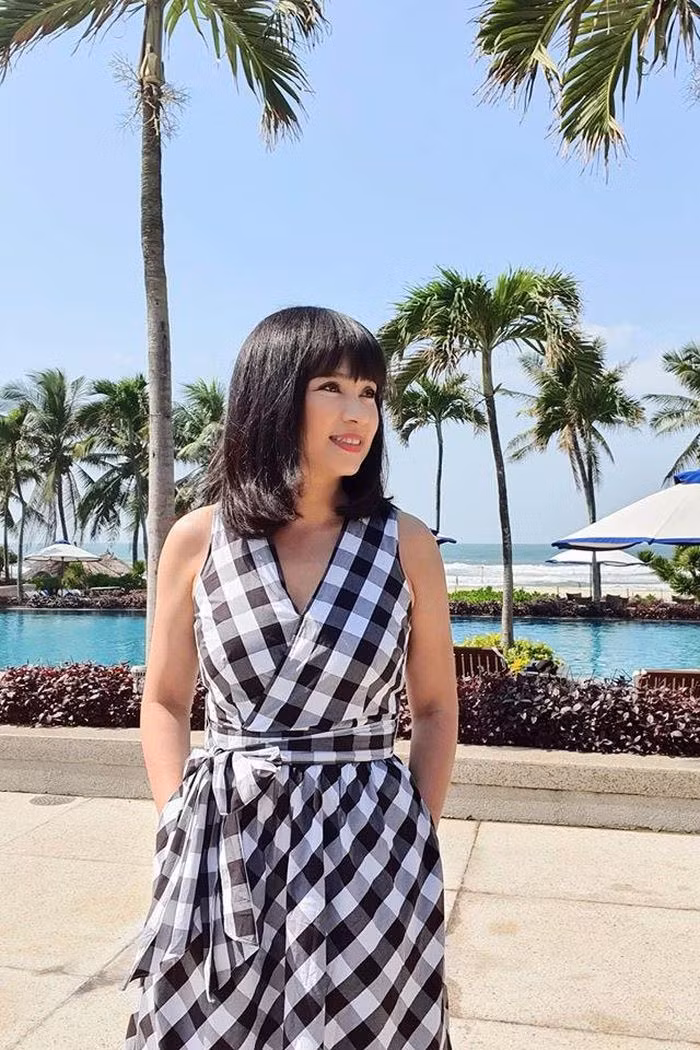 Xấp xỉ tuổi 50 vẫn trẻ đẹp, Việt Trinh tuyên bố độc thân suốt đời ảnh 26