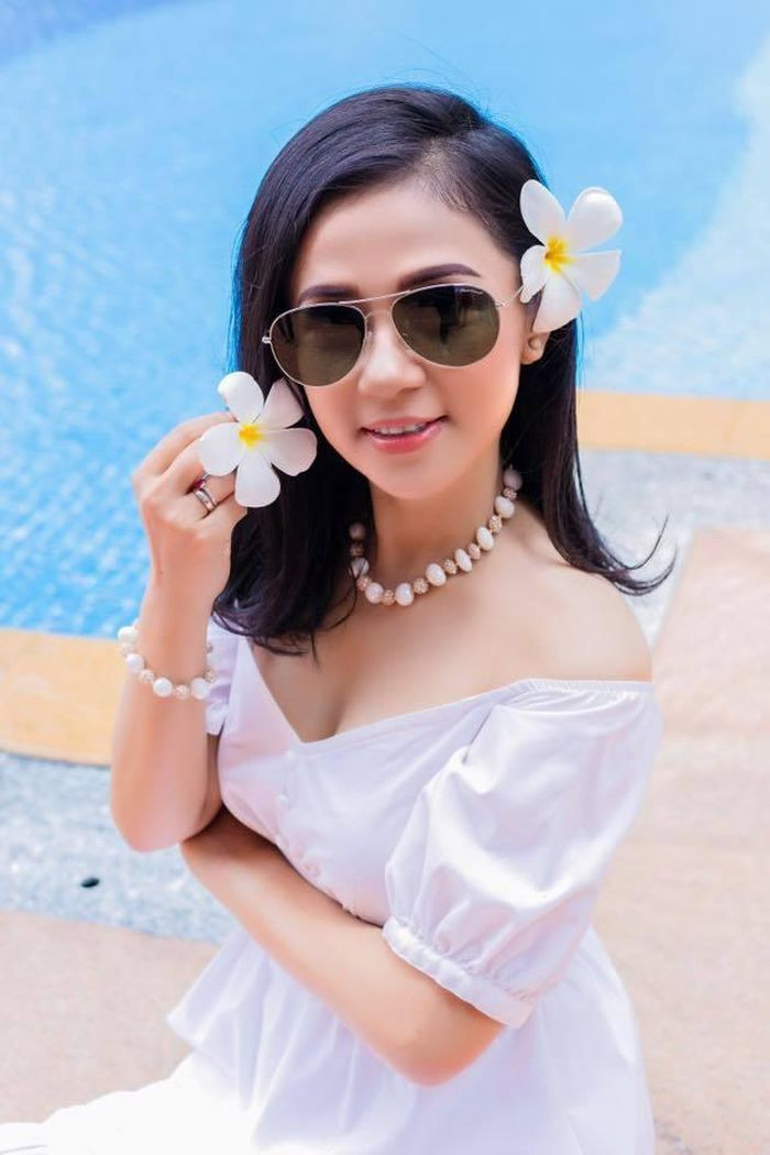 Xấp xỉ tuổi 50 vẫn trẻ đẹp, Việt Trinh tuyên bố độc thân suốt đời ảnh 22 Xấp xỉ tuổi 50 vẫn trẻ đẹp, Việt Trinh tuyên bố độc thân suốt đời ảnh 22