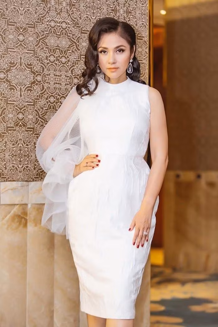 Xấp xỉ tuổi 50 vẫn trẻ đẹp, Việt Trinh tuyên bố độc thân suốt đời ảnh 13