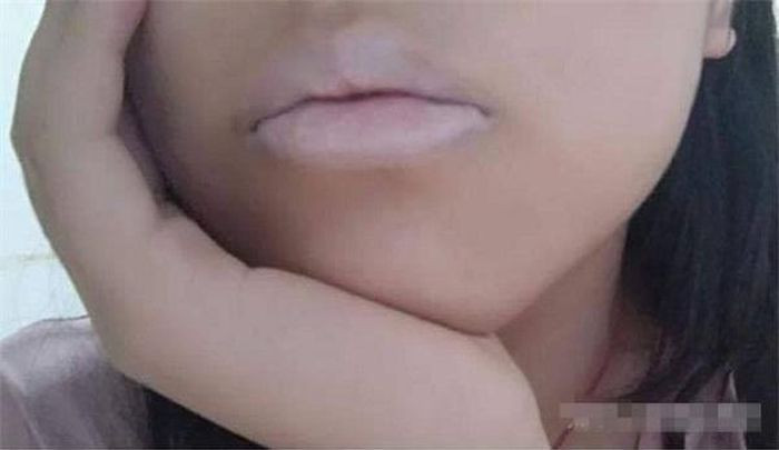 Đánh son như này thì ai dám ra đường nữa chứ? Đánh son như này thì ai dám ra đường nữa chứ?