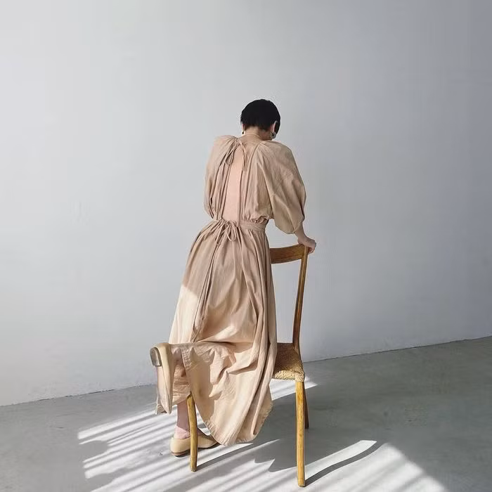 Theo Sina, Matsumoto Ena nổi tiếng tại Nhật Bản nhờ gu ăn mặc độc đáo. Bà mẹ 35 tuổi sở hữu trang cá nhân thu hút 589.000 lượt theo dõi. Với chiều cao 1,58 m, cô khiến dân mạng ấn tượng khi biết cách phối trang phục tôn dáng. Ảnh: @ena1123.