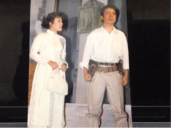 Loạt ảnh thời trẻ bên các mỹ nhân điện ảnh của NSND Hoàng Dũng ảnh 5