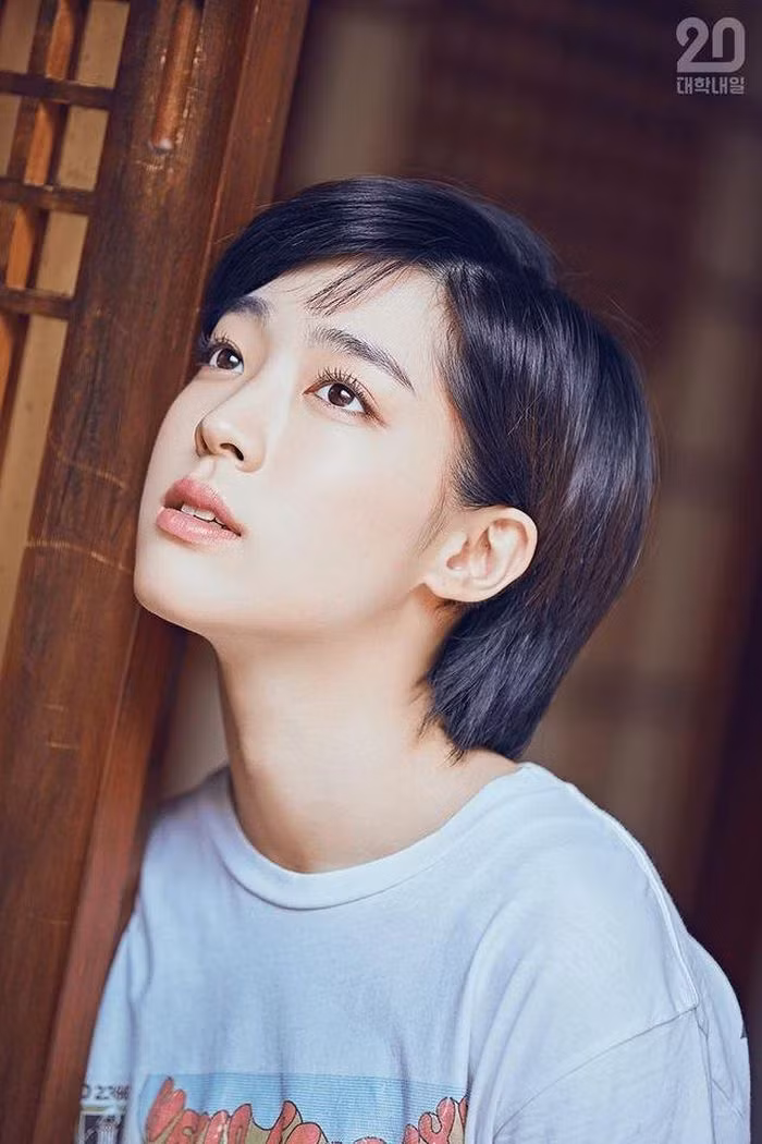 Nữ diễn viên tân binh Cho Seung Eun có vẻ đẹp pha trộn giữa 5 sao nữ nổi tiếng: Sulli, Lee Yeon Hee, Lee Chung Ah, Eun Jung (T-ARA).