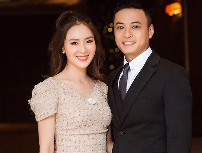 Hồng Diễm rất hạn chế đóng cảnh tình cảm với bạn diễn nam vì ông xã cô không thích điều đó. Hồng Đăng là bạn diễn gắn bó nhiều nhất với cô. Cả hai ăn ý từ khi đóng cặp trong "Cầu vồng tình yêu".