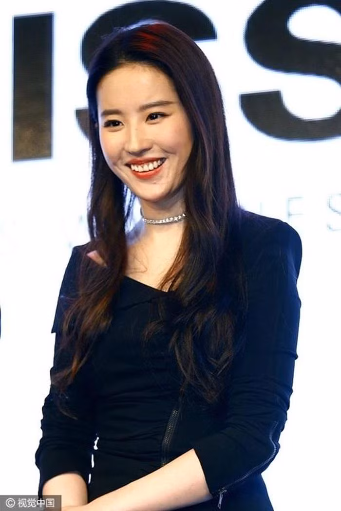 Sở hữu nhan sắc được ca tụng nhưng nhiều thời điểm, Lưu Diệc Phi chỉ cười nở nụ cười thoải mái là mọi từ ngữ như "thần tiên, thoát tục" đều bay biến hết.