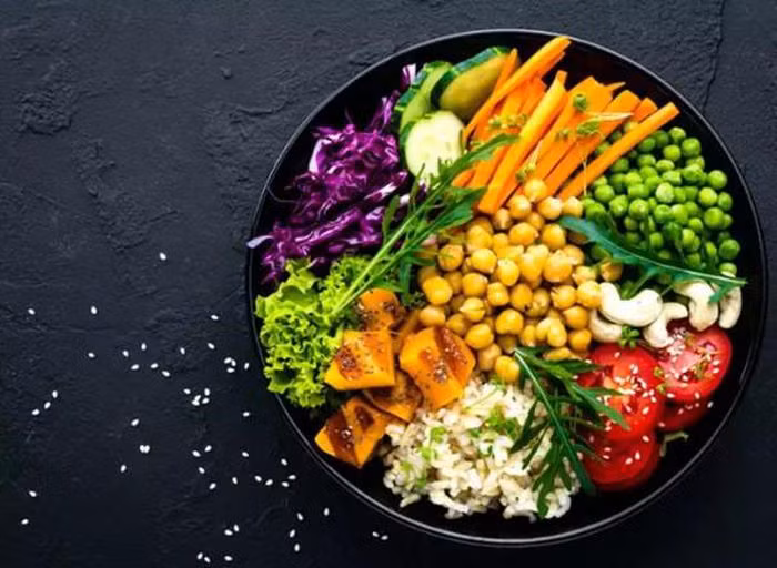 Các bác sĩ khuyên tất cả mọi người, dù ở mức trọng lượng nào, cũng nên ăn cân bằng dinh dưỡng.