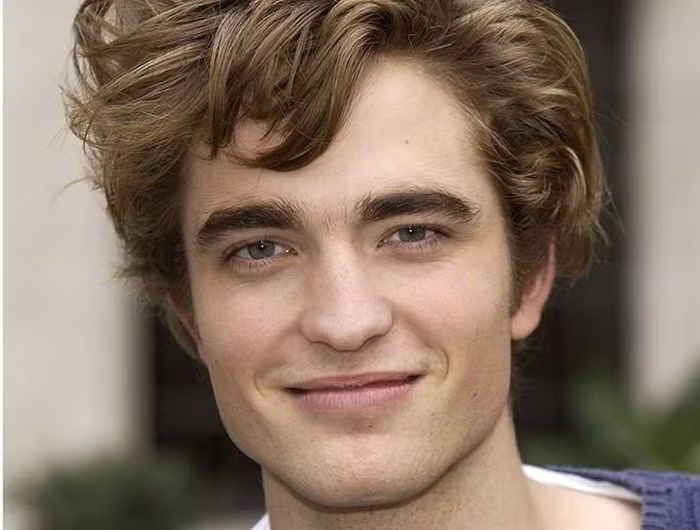 Đầu năm 2020, viện thẩm mỹ Advanced Facial Cosmetic And Plastic Surgery công bố danh sách sao nam có gương mặt đạt tỷ lệ vàng. Trong đó, nam diễn viên Robert Pattinson đứng đầu danh sách, trở thành người đàn ông đẹp nhất thế giới, tỷ lệ đạt 92,15% - đo theo khuôn mẫu, tỷ lệ của người Hy Lạp cổ.