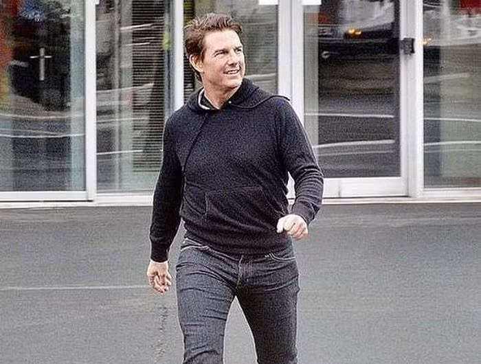 Nhìn lại hình ảnh quá khứ bảnh bao, lãng tử, không ít người hâm mộ cảm thấy tiếc nuối cho nhan sắc một thời của "mỹ nam Holywood".