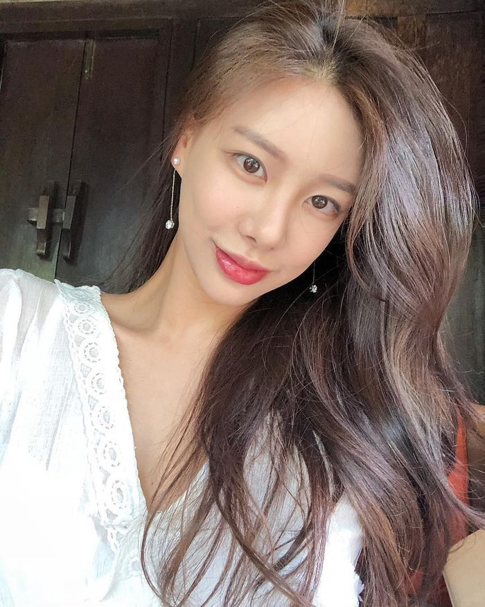 Dahee hiện tại đang là người mẫu và VJ cho nền tải livestream. Dahee hiện tại đang là người mẫu và VJ cho nền tải livestream.