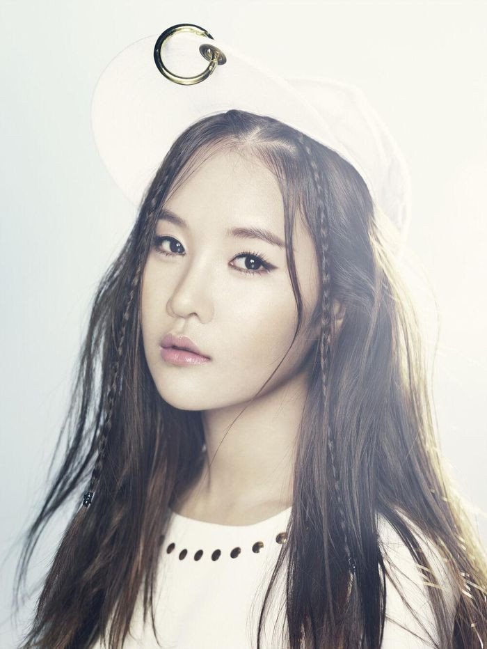 Jiyeon là thành viên được xem là all-rounder của GLAM, cô nàng đảm nhiệm vị trí nhóm trưởng, main rapper và cân luôn giọng ca chính. Jiyeon là thành viên được xem là all-rounder của GLAM, cô nàng đảm nhiệm vị trí nhóm trưởng, main rapper và cân luôn giọng ca chính.