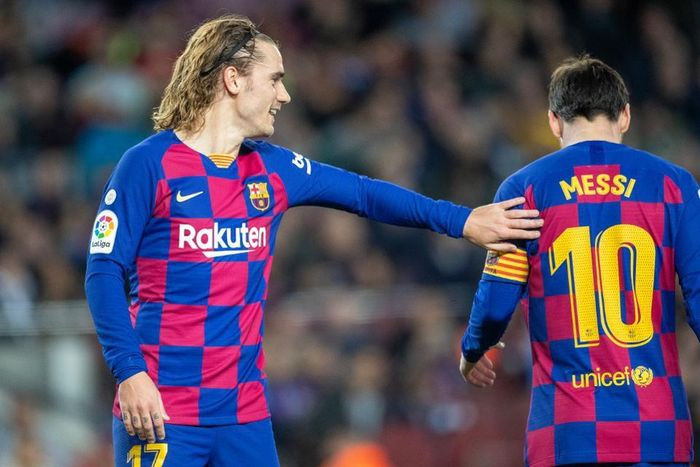 Antoine Griezmann chỉ khiến Barca thêm rối loạn. Antoine Griezmann chỉ khiến Barca thêm rối loạn.