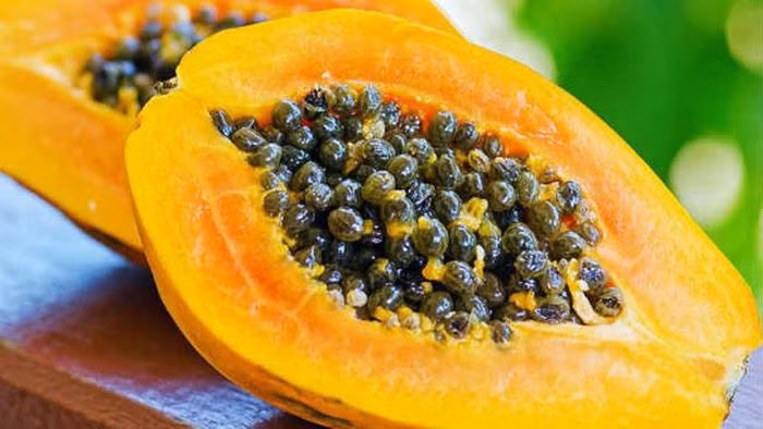 Đu đủ là loại quả rất giàu chất chống oxy hóa, vitamin và khoáng chất... có lợi cho sự đàn hồi của da, giúp giảm thiểu nếp nhăn.