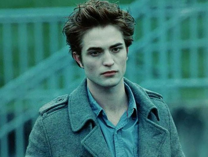 Bên cạnh Kristen Stewart, nam chính Robert Pattinson cũng là 1 trong những cái tên được chú ý nhất sau loạt phim "Chạng vạng". Bên cạnh Kristen Stewart, nam chính Robert Pattinson cũng là 1 trong những cái tên được chú ý nhất sau loạt phim "Chạng vạng".