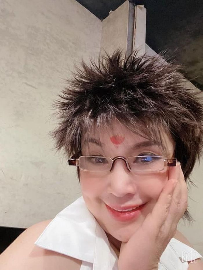 Thay đổi theo phong cách trẻ trung, cá tính nhưng cũng khiến nhiều người không khỏi tiếc nuối mái tóc dài đen dịu dàng trước đó của nghệ sĩ.