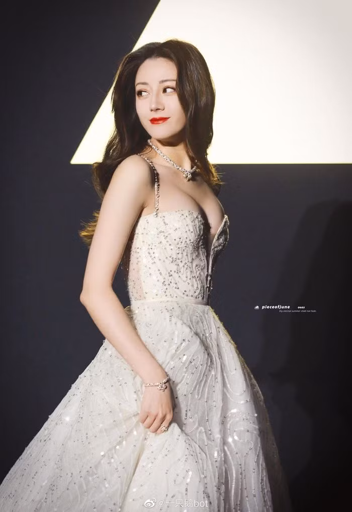 Cô lấn át nhiều khách mời nữ trong sự kiện của Tencent.