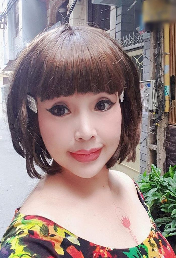 Trước đó cũng có không ít tranh cãi về nhan sắc hiện tại của nữ nghệ sĩ khi cho rằng cô can thiệp thẩm mỹ để kéo dài tuổi thanh xuân.