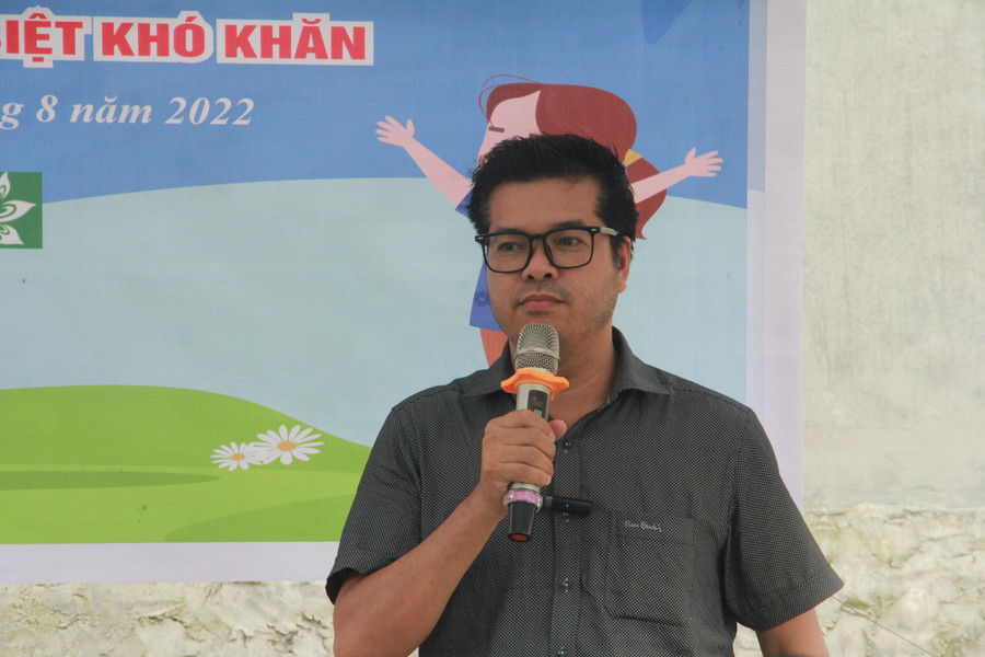 Nhà báo Nguyễn Văn Dũng, Trưởng đại diện báo GD&amp;TĐ khu vực MTTN phát biểu tại lễ khởi công.