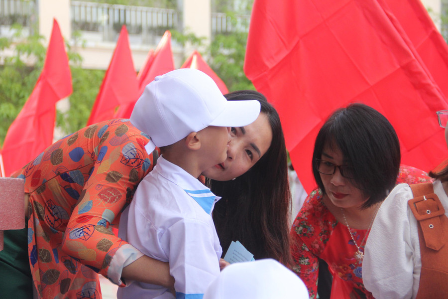 Nhiều bạn học sinh không tránh khỏi những giây phút bỡ ngỡ với môi trường học hoàn toàn mới. Nhiều bạn học sinh không tránh khỏi những giây phút bỡ ngỡ với môi trường học hoàn toàn mới.