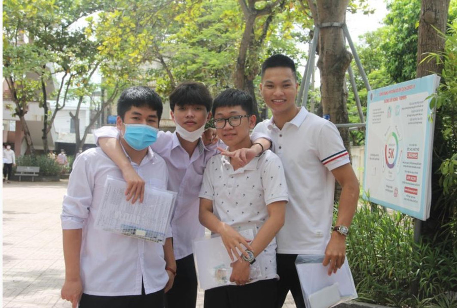 Rạng rỡ sau môn thi đầu tiên.