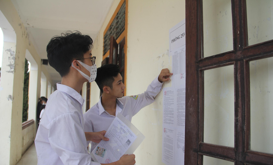 Gần 17.400 thí sinh Hà Tĩnh bước vào môn thi đầu tiên kỳ thi Tốt nghiệp THPT ảnh 1