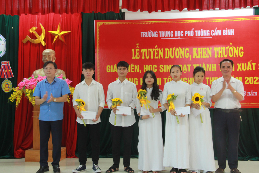 ...học sinh đạt thành tích cao trong kỳ thi tốt nghiệp THPT 2022. ...học sinh đạt thành tích cao trong kỳ thi tốt nghiệp THPT 2022.