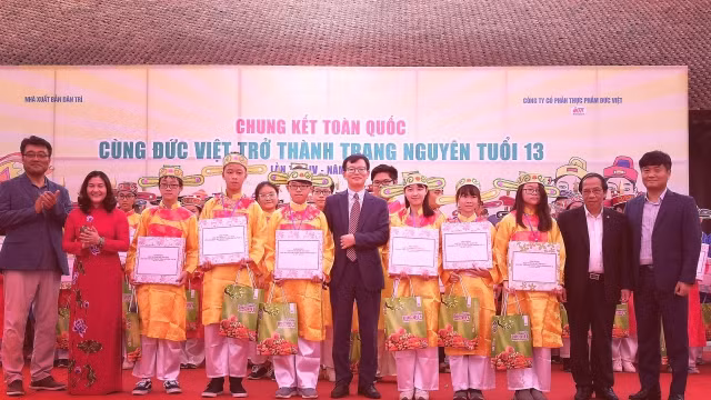 Hội đồng giám khảo chúc mừng 6 Trạng nguyên của cuộc thi