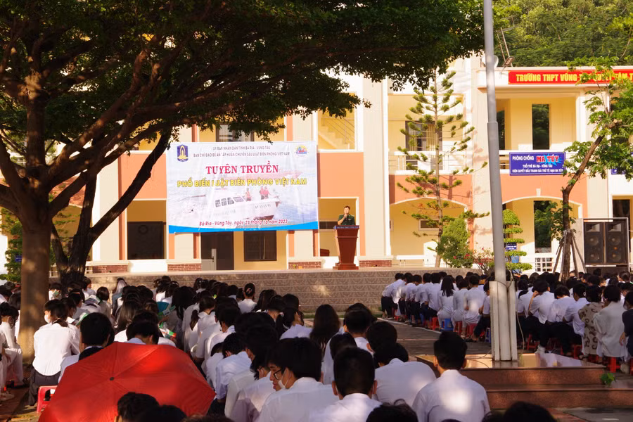 Toàn cảnh buổi tuyên truyền tại Trường THPT Vũng Tàu.