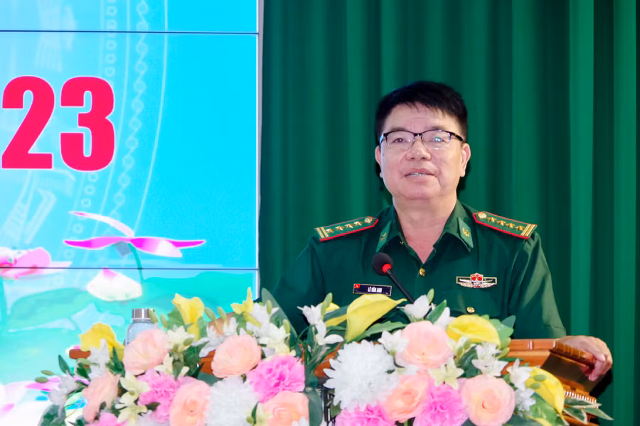 Đại tá Lê Văn Anh, Phó Chính ủy BĐBP tỉnh phát biểu khai mạc lớp tập huấn.