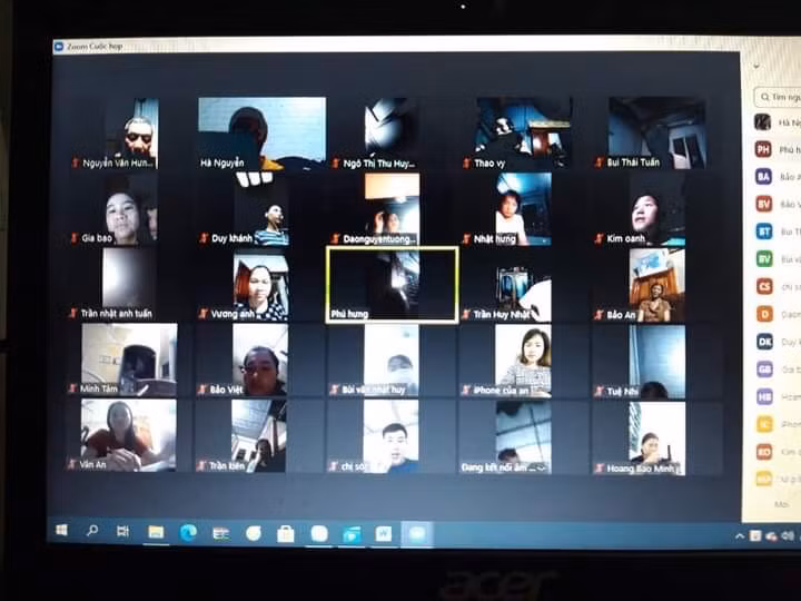 Họp trực tuyến tuyên truyền về sách giáo khoa mới đến phụ huynh