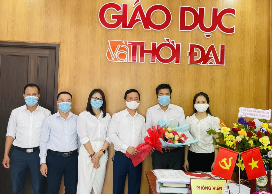 Sở Thông tin và Truyền thông Hà Tĩnh chúc mừng báo GD&TĐ nhân ngày 21/6.