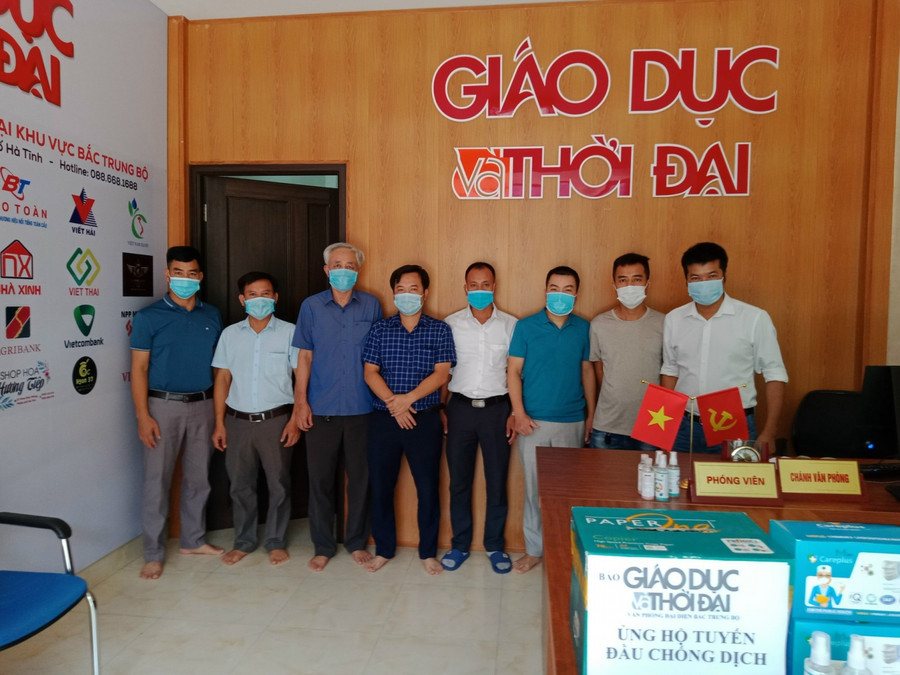 CBPV Văn phòng Báo GD&T quyên góp ủng hộ tuyến đầu chống dịch