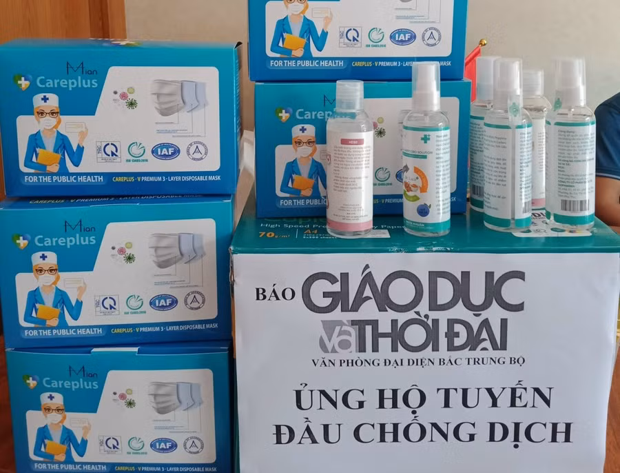 Trong sáng 7/6, Văn phòng báo GD&amp;TĐ Khu vực Bắc Trung Bộ đã nhận được gần 10 triệu đồng và nhiều nhu yếu phẩm của các nhà hảo tâm ủng hộ