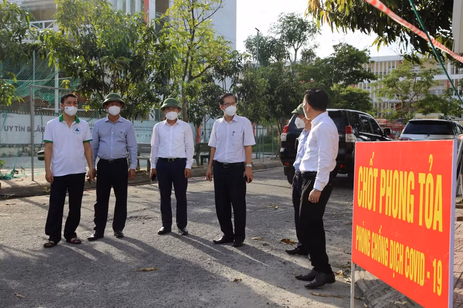 Bộ Y tế kiểm tra một số khu phong tỏa tại Hà Tĩnh.