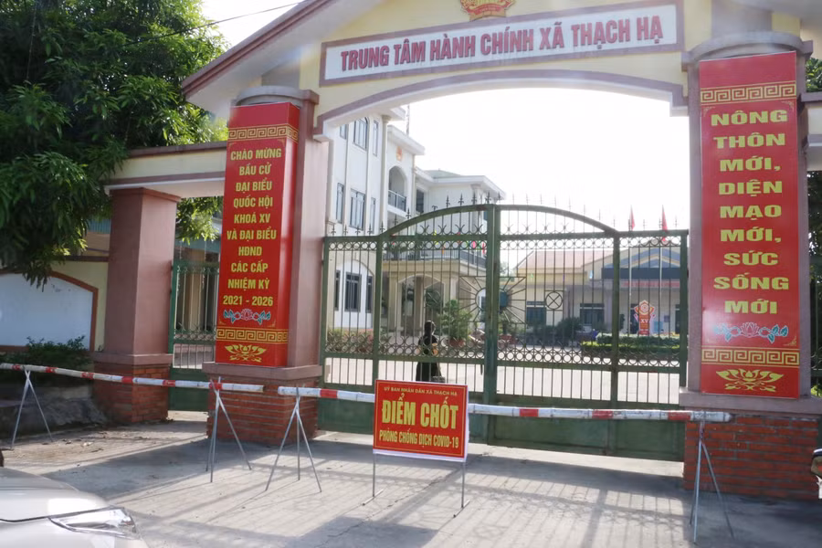 Phong tỏa trụ sở UBND xã Thạch Hạ do có ca nhiễm COVID-19