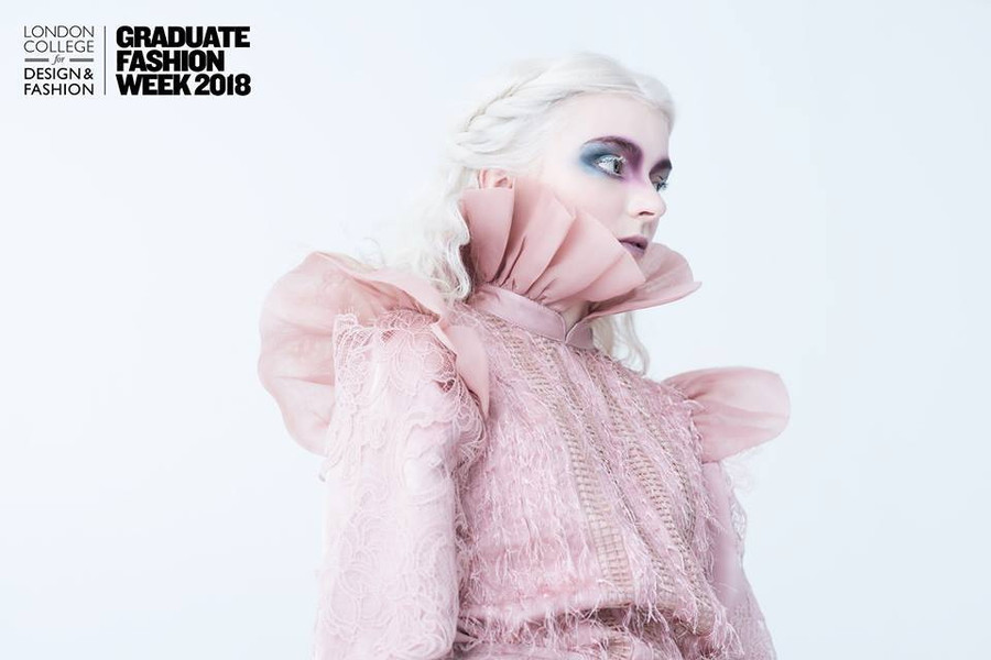 Một mẫu thiết kế trong bộ sưu tập Mơ của NTK Bùi Khánh Ly Một mẫu thiết kế trong bộ sưu tập Mơ của NTK Bùi Khánh Ly