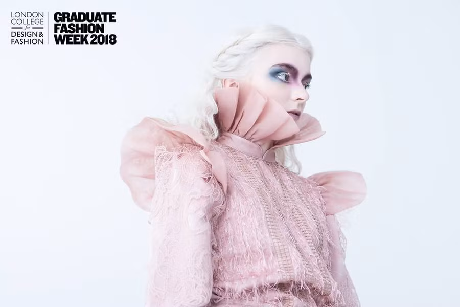 Một mẫu thiết kế trong bộ sưu tập Mơ của NTK Bùi Khánh Ly