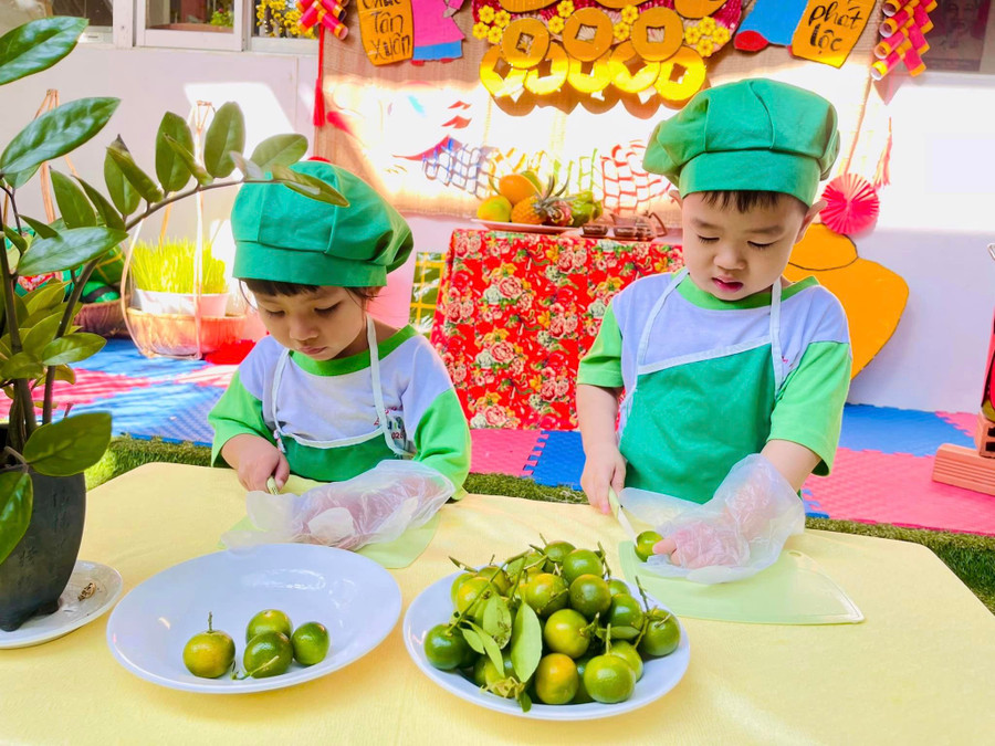 Trẻ trường mầm non Thiên Ân trải nghiệm làm mứt ngày Tết. Trẻ trường mầm non Thiên Ân trải nghiệm làm mứt ngày Tết.