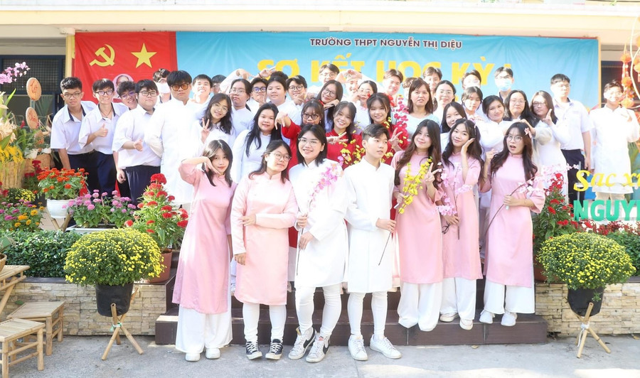 Sắc xuân ngập tràn Trường THPT Nguyễn Thị Diệu. Sắc xuân ngập tràn Trường THPT Nguyễn Thị Diệu.