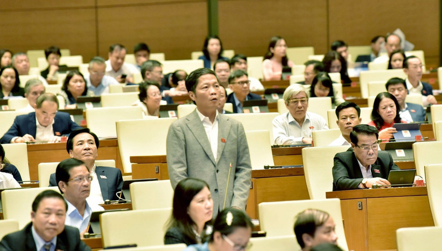 Bộ trưởng Trần Tuấn Anh làm rõ thêm ý kiến của đại biểu liên quan đến vấn đề triển khai các dự án thủy điện.