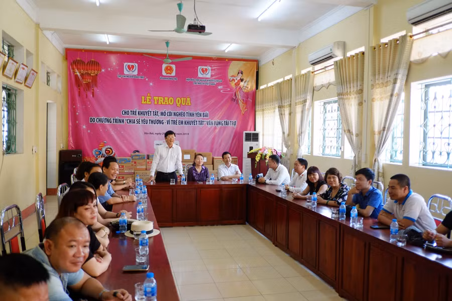 Phó Chủ nhiệm Ủy ban Về các vấn đề xã hội của Quốc hội Đỗ Mạnh Hùng kêu gọi các tổ chức, cá nhân và nhà hảo tâm tiếp tục chung tay giúp trẻ em mồ côi, người khuyết tật, người già neo đơn