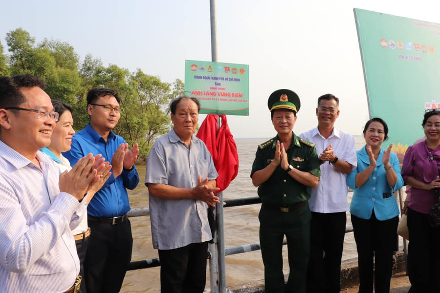 Khởi công công trình "Ánh sáng vùng biên" tại xã Lý Nhơn. Khởi công công trình "Ánh sáng vùng biên" tại xã Lý Nhơn.