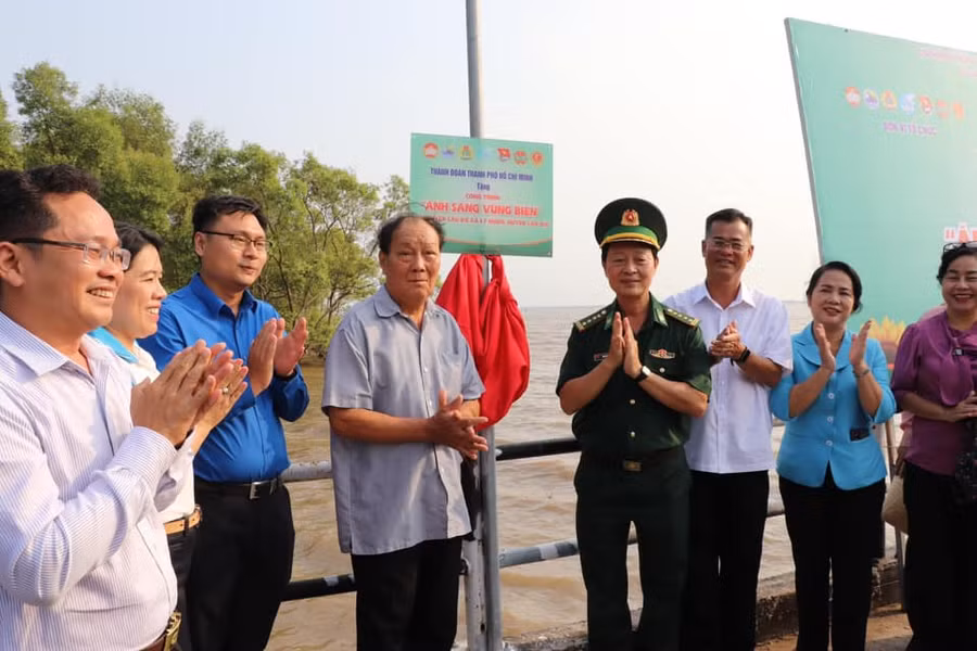 Khởi công công trình "Ánh sáng vùng biên" tại xã Lý Nhơn.