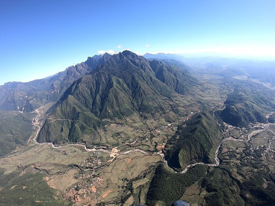 Phong cảnh núi non hùng vĩ nhìn từ Putaleng Phong cảnh núi non hùng vĩ nhìn từ Putaleng