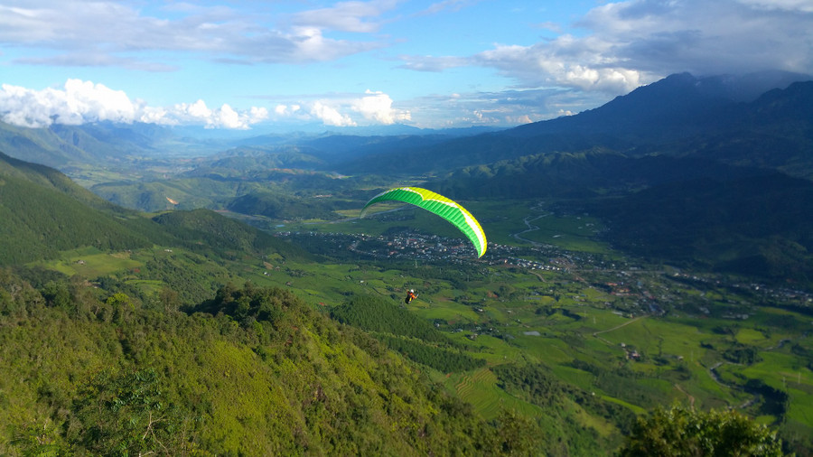 Vận động viên bay thử trên thung lũng Putaleng Vận động viên bay thử trên thung lũng Putaleng
